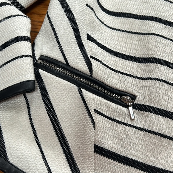Chico’s Crossover Jacket ecru and black stripe. Size 2 (Medium).  NWT - Picture 5 of 13